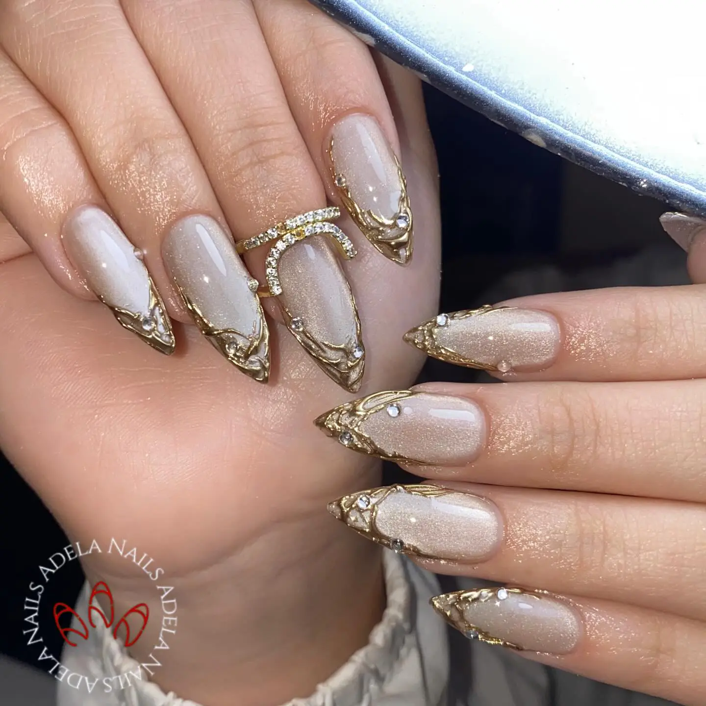 Diseño de uñas con acabado delicado
