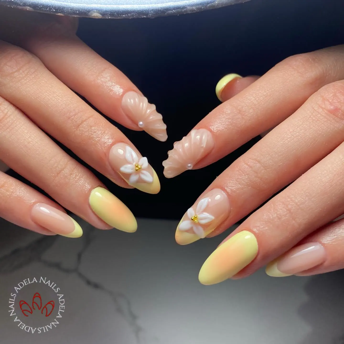 Diseño de uñas con acabado natural